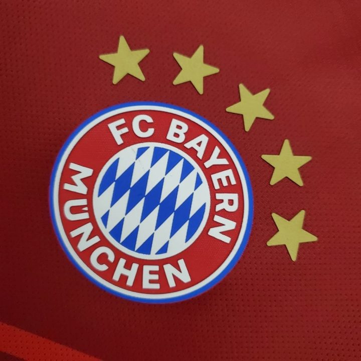 Футбольная форма Бавария Мюнхен 2021-2022 с именем и номером