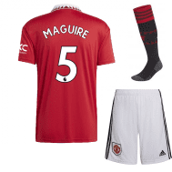 Детская форма Магуайр 5 Манчестер Юнайтед 2023 года с гетрами