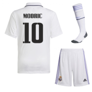 Детская форма Реал Мадрид 2023 года Модрич 10 с гетрами