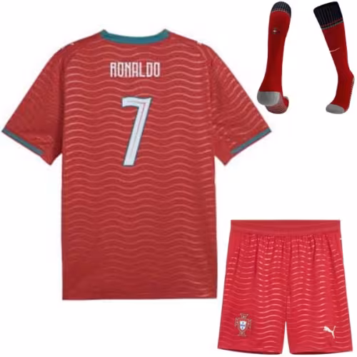 Детская форма Роналду Португалия 2026 с гетрами